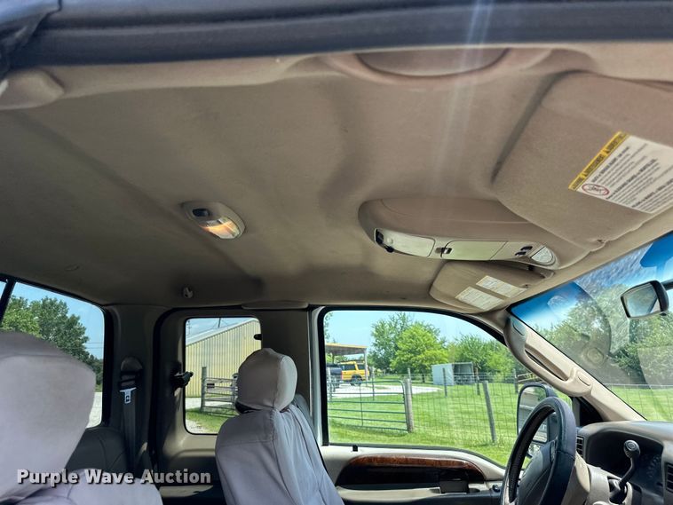 image for item EJ7023 2004 Ford F250 Super Duty SuperCab pickup truck