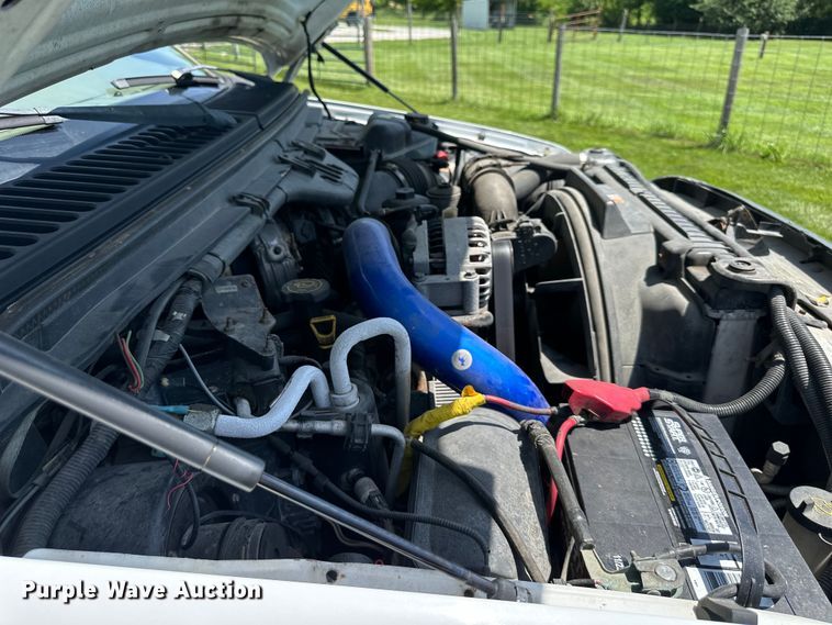 image for item EJ7023 2004 Ford F250 Super Duty SuperCab pickup truck