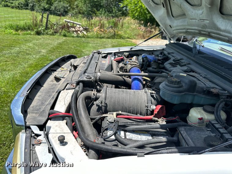 image for item EJ7023 2004 Ford F250 Super Duty SuperCab pickup truck