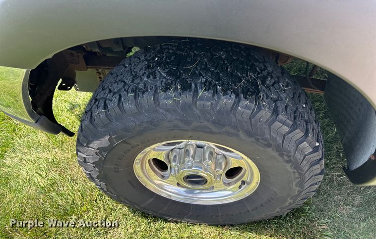 image for item EJ7023 2004 Ford F250 Super Duty SuperCab pickup truck