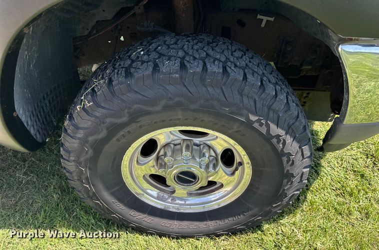 image for item EJ7023 2004 Ford F250 Super Duty SuperCab pickup truck