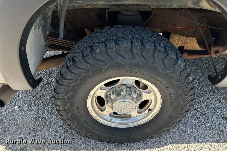 image for item EJ7023 2004 Ford F250 Super Duty SuperCab pickup truck