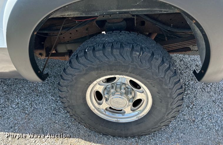 image for item EJ7023 2004 Ford F250 Super Duty SuperCab pickup truck