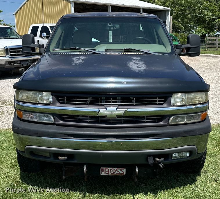 image for item EJ7025 2001 Chevrolet  1500HD  Crew Cab pickup truck