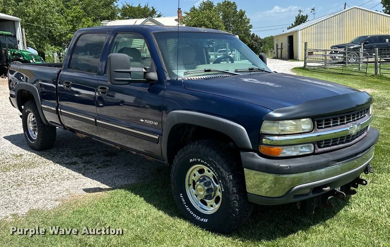 image for item EJ7025 2001 Chevrolet  1500HD  Crew Cab pickup truck