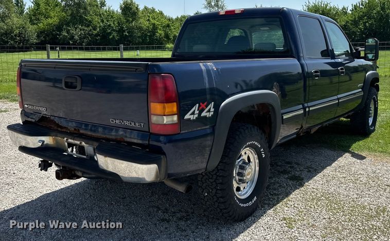 image for item EJ7025 2001 Chevrolet  1500HD  Crew Cab pickup truck