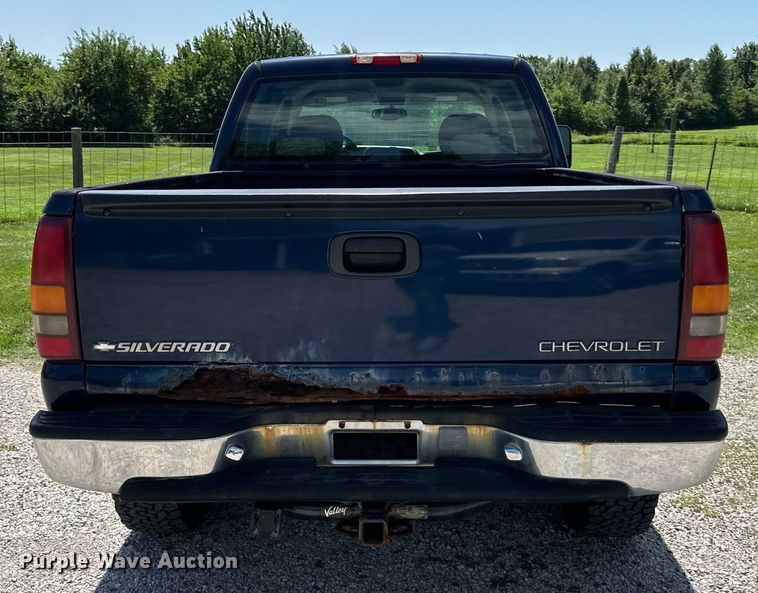 image for item EJ7025 2001 Chevrolet  1500HD  Crew Cab pickup truck