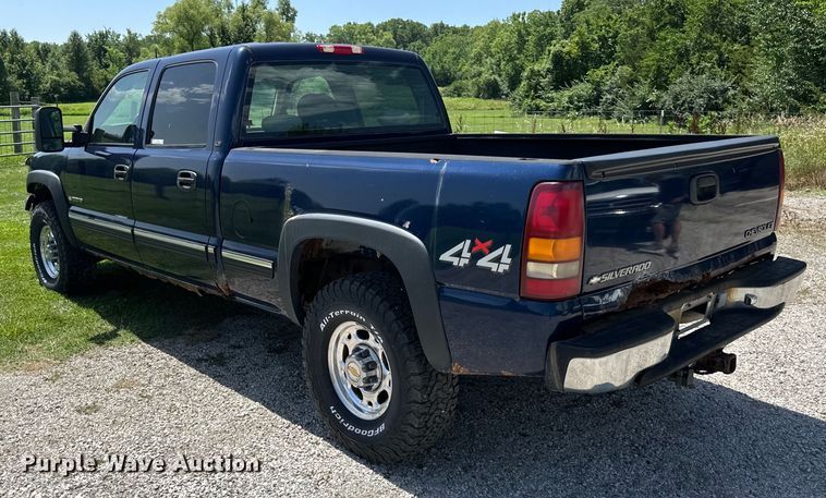 image for item EJ7025 2001 Chevrolet  1500HD  Crew Cab pickup truck