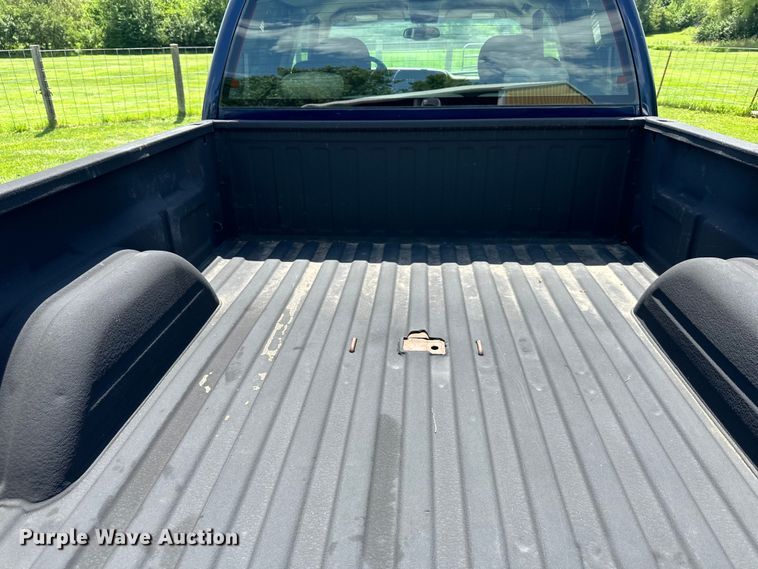 image for item EJ7025 2001 Chevrolet  1500HD  Crew Cab pickup truck