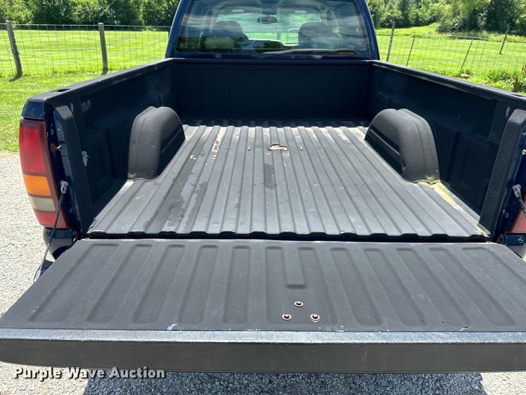 image for item EJ7025 2001 Chevrolet  1500HD  Crew Cab pickup truck