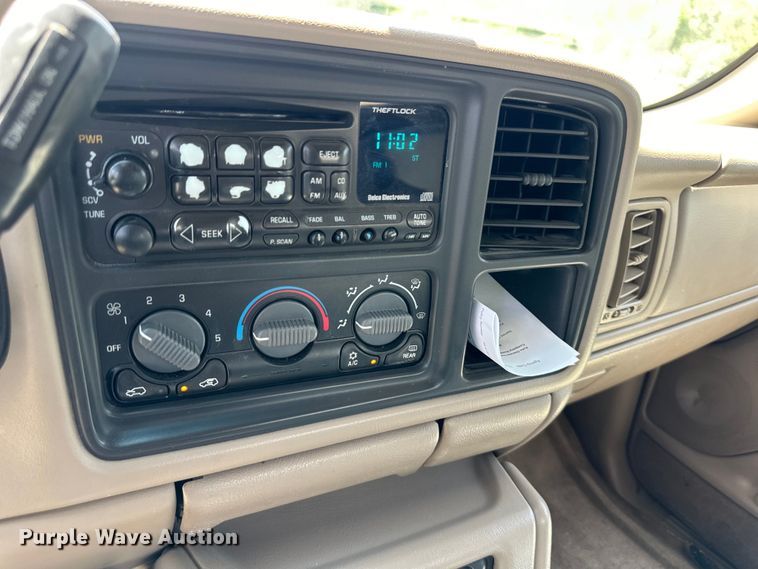 image for item EJ7025 2001 Chevrolet  1500HD  Crew Cab pickup truck