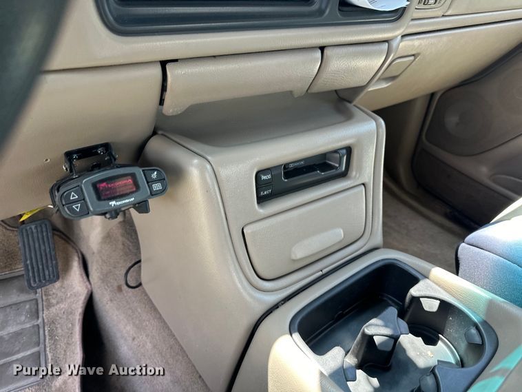 image for item EJ7025 2001 Chevrolet  1500HD  Crew Cab pickup truck