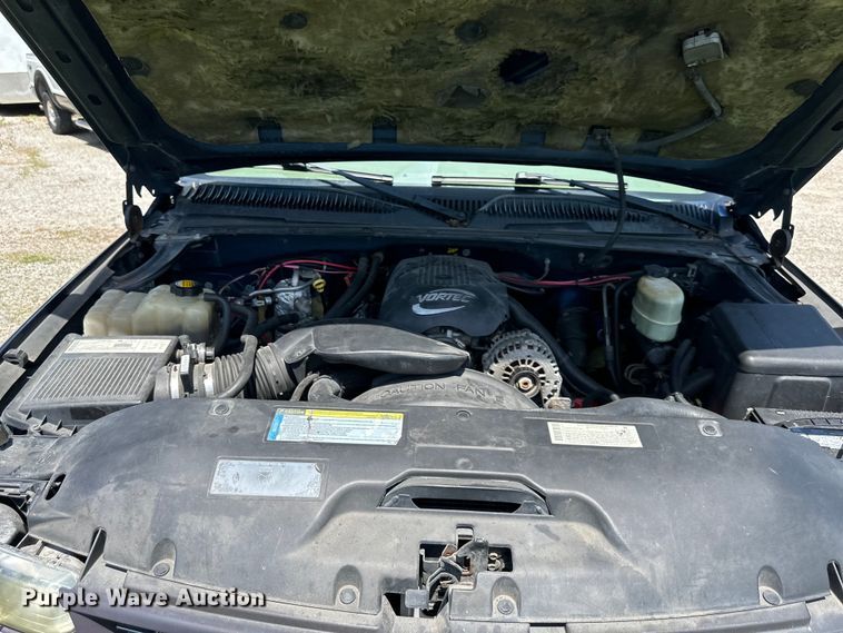 image for item EJ7025 2001 Chevrolet  1500HD  Crew Cab pickup truck