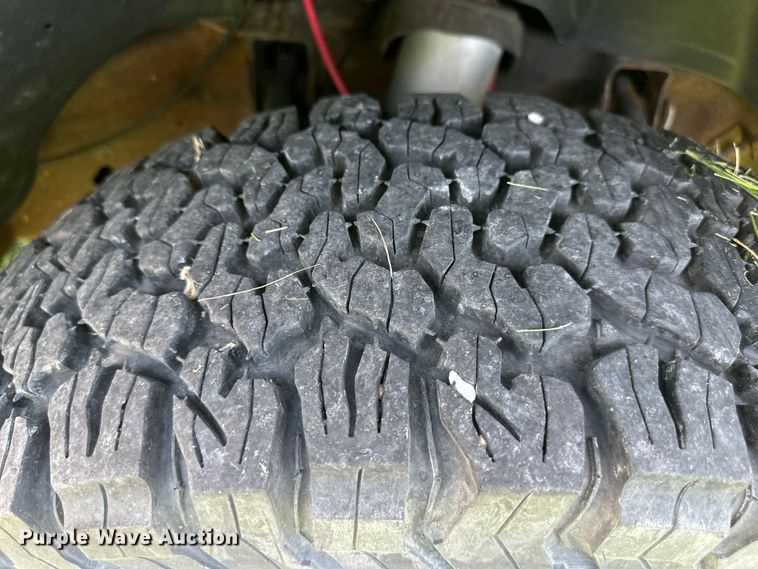 image for item EJ7025 2001 Chevrolet  1500HD  Crew Cab pickup truck