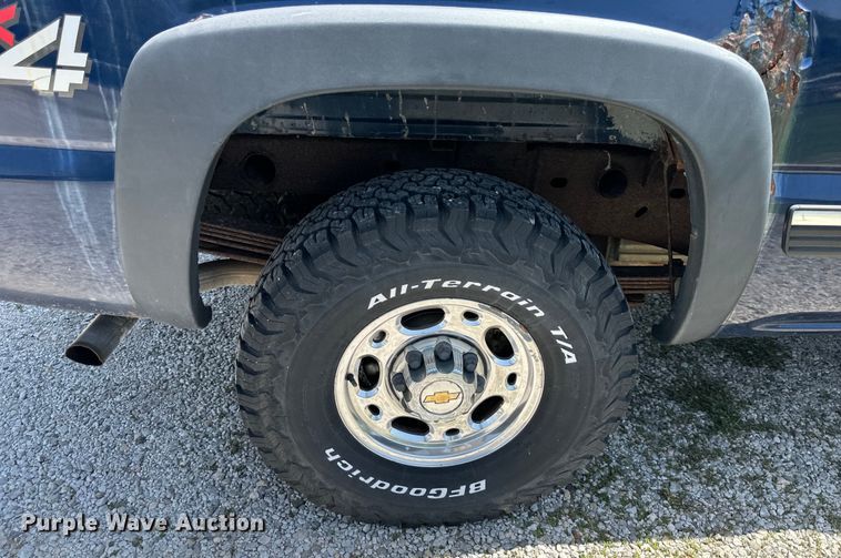 image for item EJ7025 2001 Chevrolet  1500HD  Crew Cab pickup truck