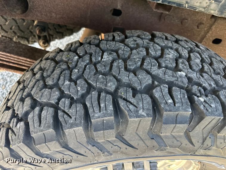 image for item EJ7025 2001 Chevrolet  1500HD  Crew Cab pickup truck