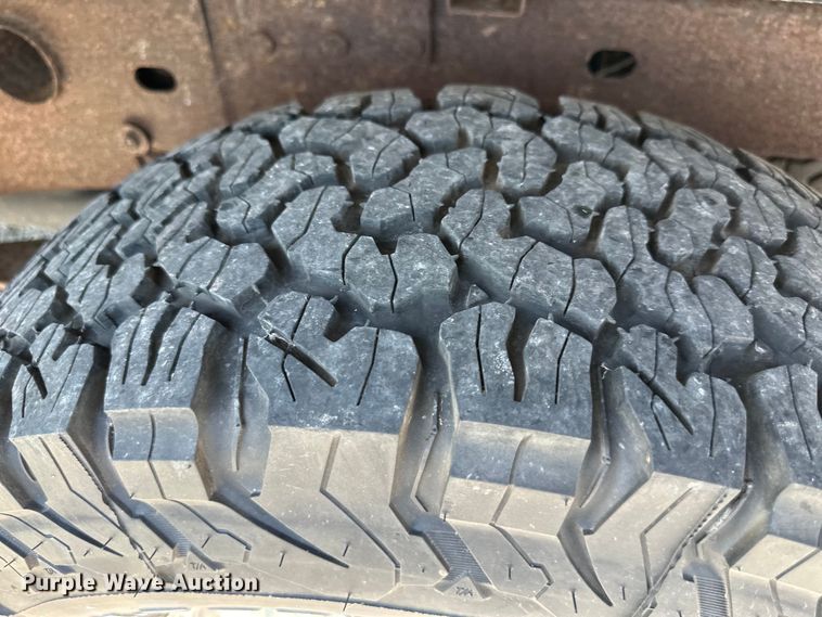 image for item EJ7025 2001 Chevrolet  1500HD  Crew Cab pickup truck