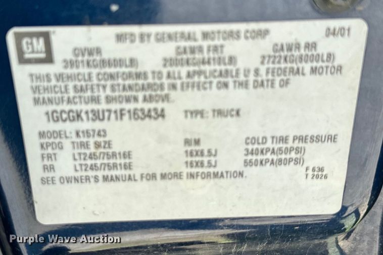 image for item EJ7025 2001 Chevrolet  1500HD  Crew Cab pickup truck