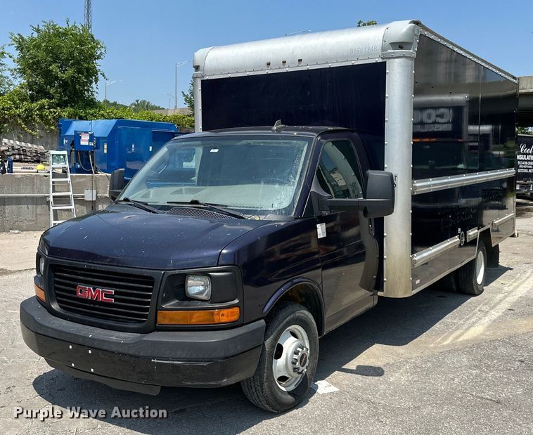 image for item EJ7054 2016 GMC Savana G3500 box truck