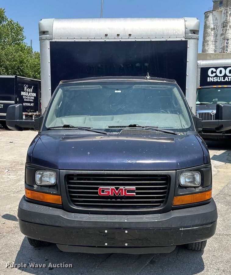 image for item EJ7054 2016 GMC Savana G3500 box truck