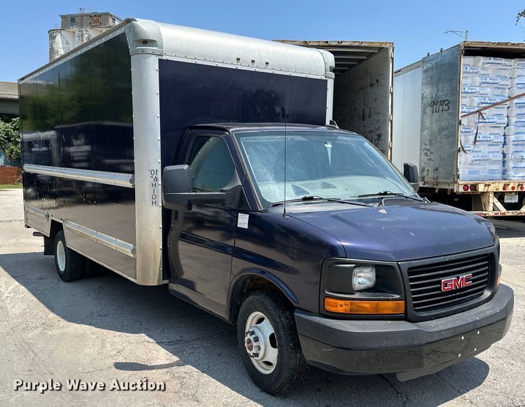 image for item EJ7054 2016 GMC Savana G3500 box truck