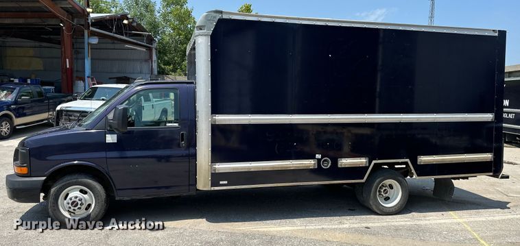 image for item EJ7054 2016 GMC Savana G3500 box truck
