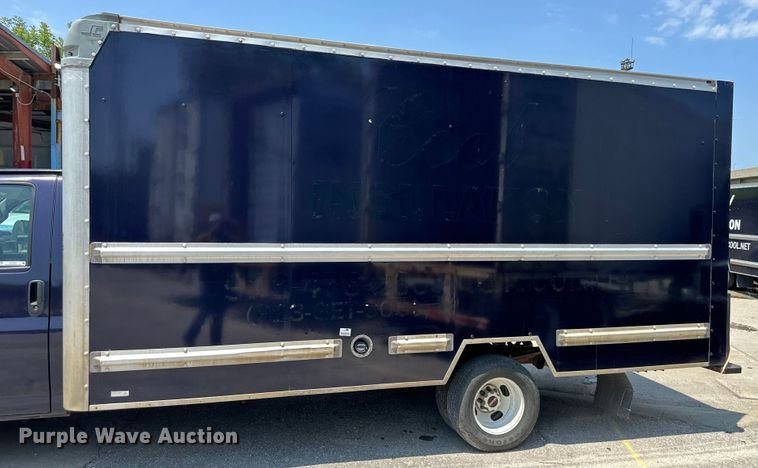 image for item EJ7054 2016 GMC Savana G3500 box truck