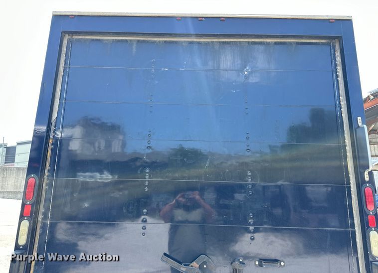 image for item EJ7054 2016 GMC Savana G3500 box truck