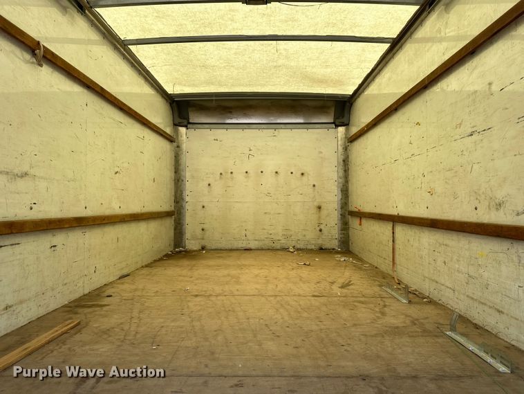 image for item EJ7054 2016 GMC Savana G3500 box truck