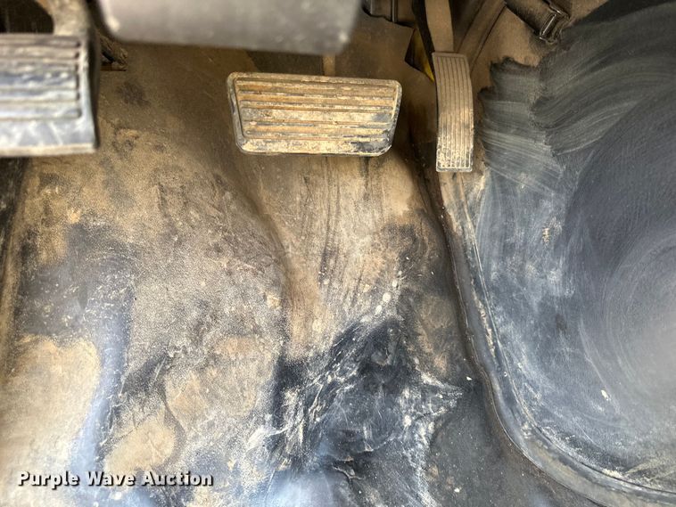 image for item EJ7054 2016 GMC Savana G3500 box truck