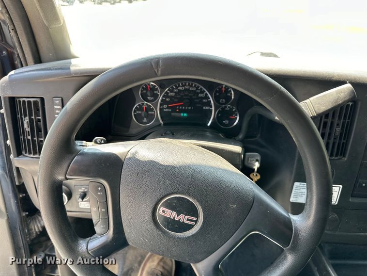 image for item EJ7054 2016 GMC Savana G3500 box truck