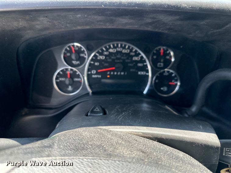 image for item EJ7054 2016 GMC Savana G3500 box truck