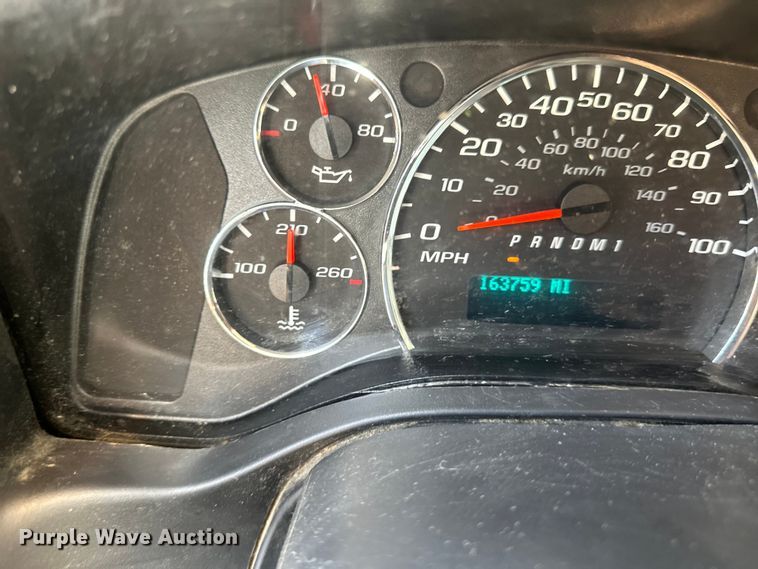 image for item EJ7054 2016 GMC Savana G3500 box truck