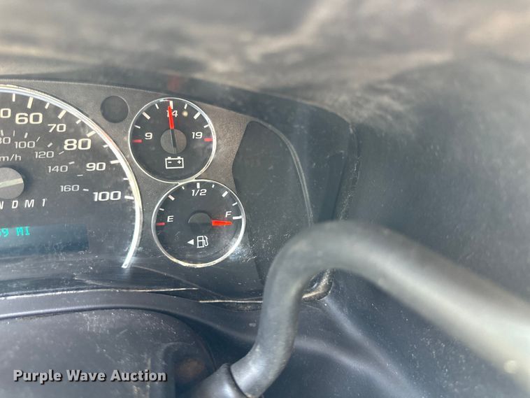 image for item EJ7054 2016 GMC Savana G3500 box truck