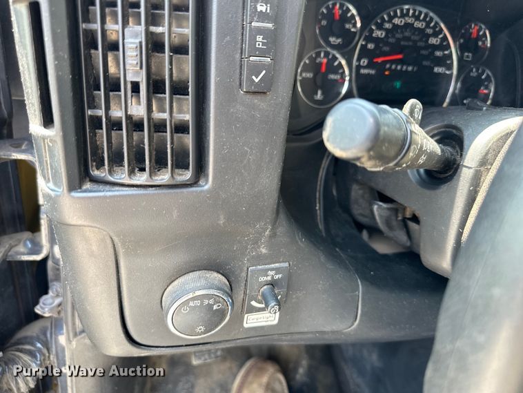 image for item EJ7054 2016 GMC Savana G3500 box truck