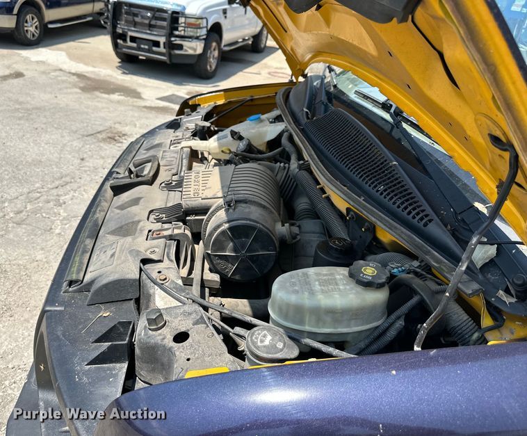 image for item EJ7054 2016 GMC Savana G3500 box truck