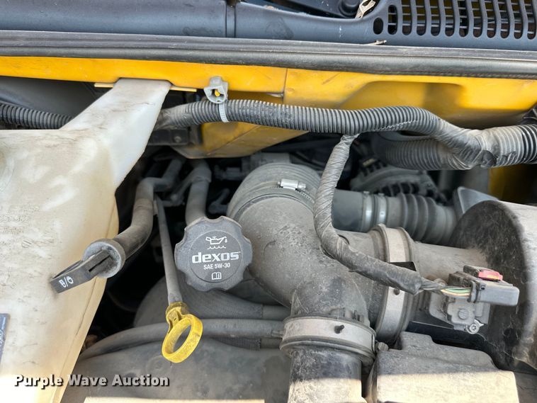 image for item EJ7054 2016 GMC Savana G3500 box truck