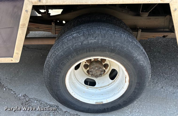 image for item EJ7054 2016 GMC Savana G3500 box truck