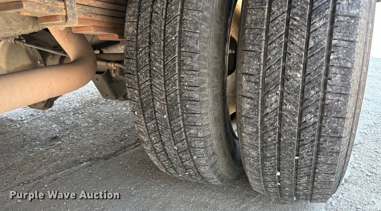 image for item EJ7054 2016 GMC Savana G3500 box truck