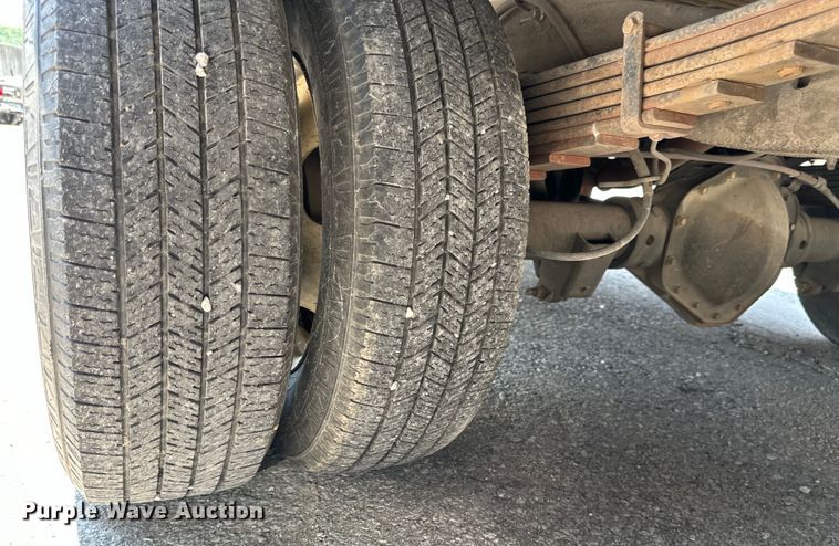 image for item EJ7054 2016 GMC Savana G3500 box truck