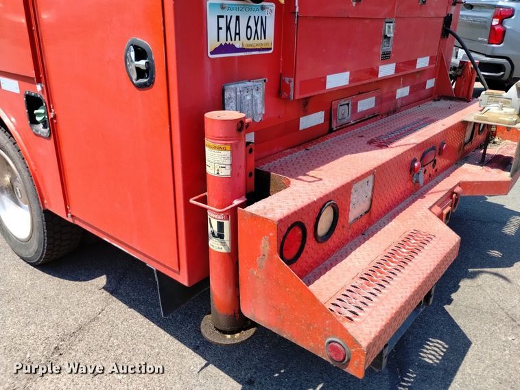 image for item LO9032 2011 Ford F550 Super Duty XL utility / service truck