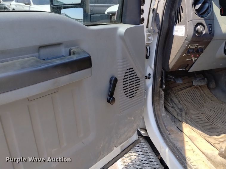 image for item LO9032 2011 Ford F550 Super Duty XL utility / service truck