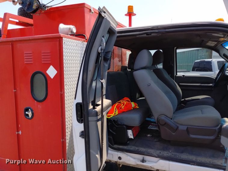 image for item LO9032 2011 Ford F550 Super Duty XL utility / service truck