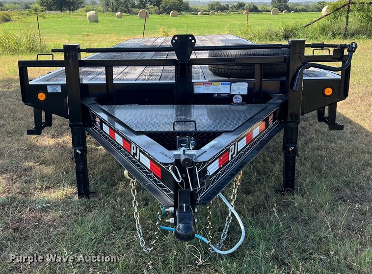 image for item LV9017 2021 PJ Trailer Mfg Co. Deckover F8282 equipment trailer