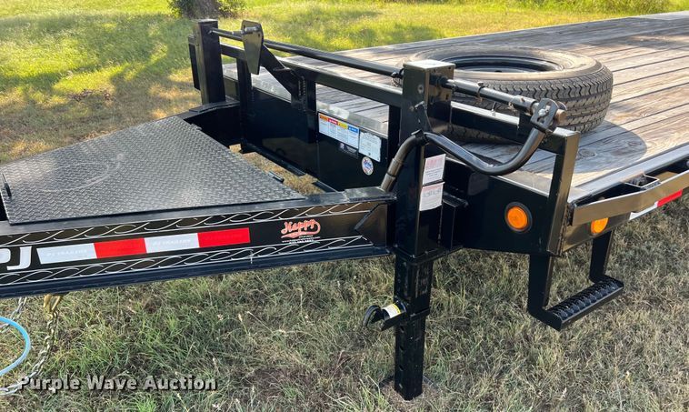 image for item LV9017 2021 PJ Trailer Mfg Co. Deckover F8282 equipment trailer