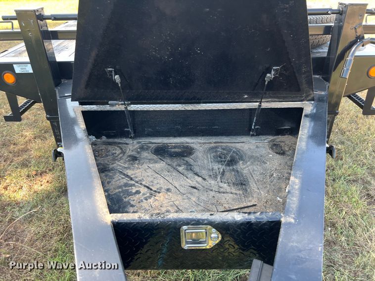 image for item LV9017 2021 PJ Trailer Mfg Co. Deckover F8282 equipment trailer