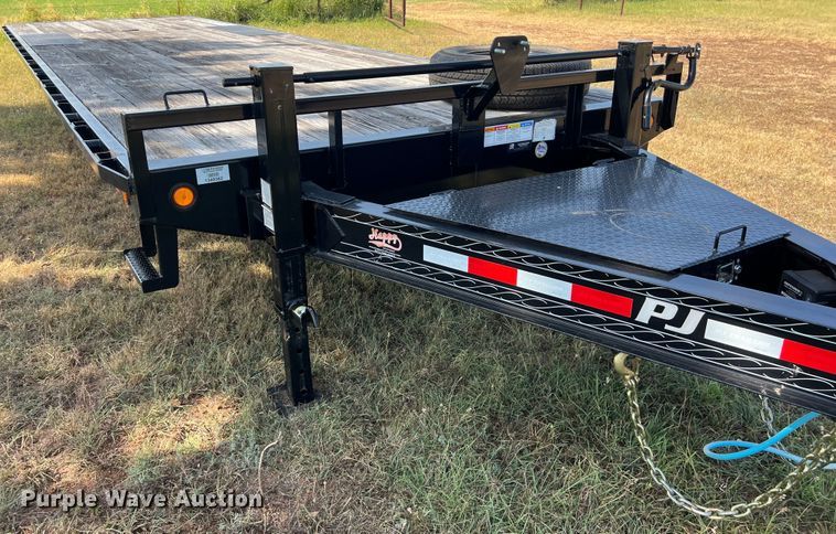 image for item LV9017 2021 PJ Trailer Mfg Co. Deckover F8282 equipment trailer