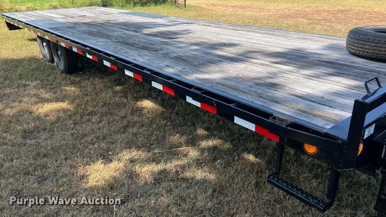 image for item LV9017 2021 PJ Trailer Mfg Co. Deckover F8282 equipment trailer