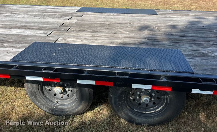 image for item LV9017 2021 PJ Trailer Mfg Co. Deckover F8282 equipment trailer