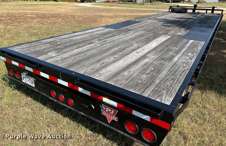 image for item LV9017 2021 PJ Trailer Mfg Co. Deckover F8282 equipment trailer